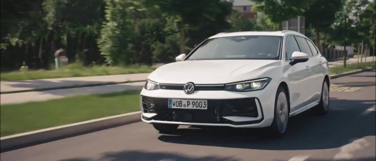 Volkswagen x DFB – Passat eHybrid – still 5